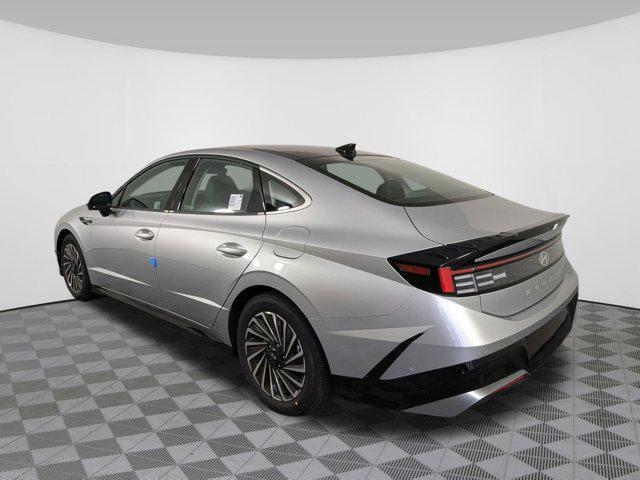 Photo of 2025 Aero Silver Hyundai SONATA Hybrid