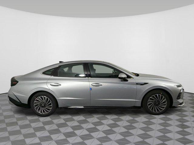 Photo of 2025 Aero Silver Hyundai SONATA Hybrid