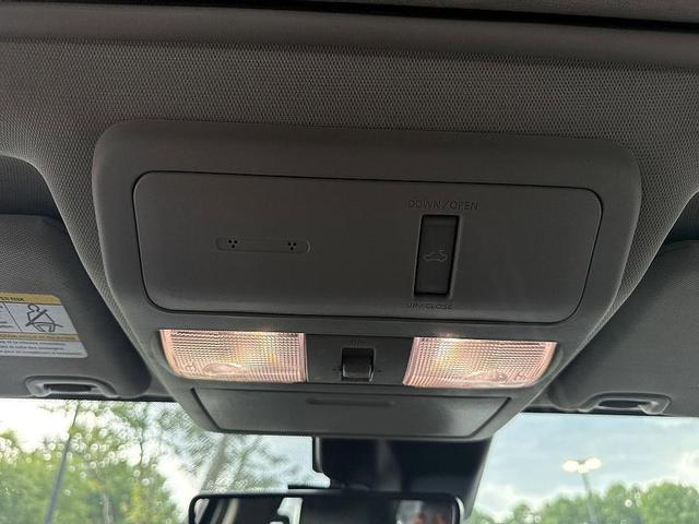 Photo of 2024 White Nissan Frontier
