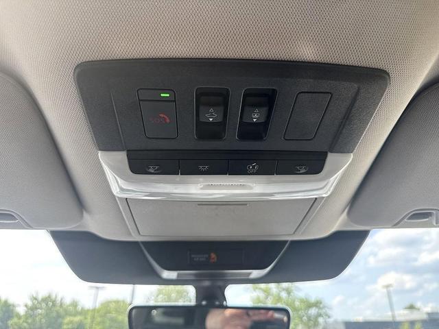 Photo of 2023 2 Tone Green / Black Roof Nissan Pathfinder