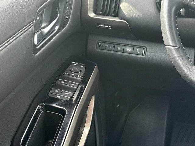 Photo of 2023 2 Tone Green / Black Roof Nissan Pathfinder