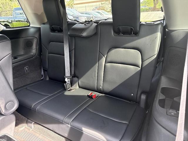 Photo of 2023 2 Tone Green / Black Roof Nissan Pathfinder