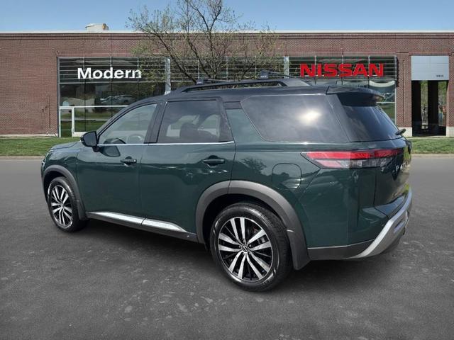 Photo of 2023 2 Tone Green / Black Roof Nissan Pathfinder