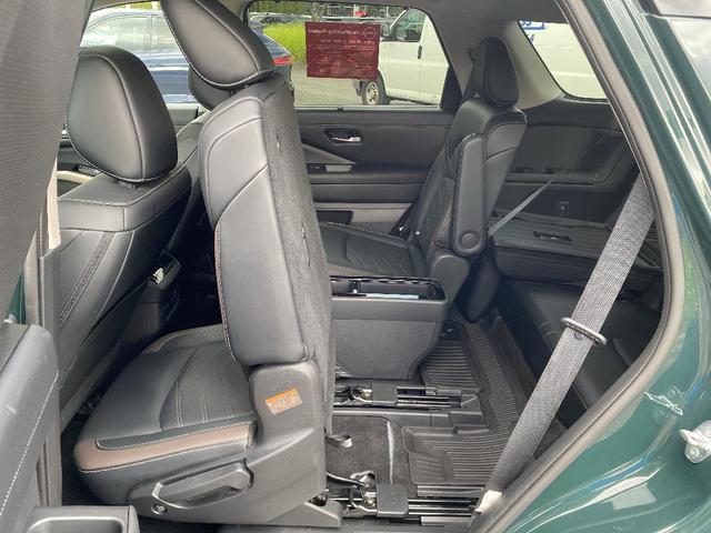 Photo of 2023 2 Tone Green / Black Roof Nissan Pathfinder