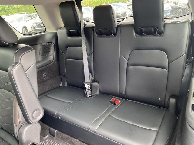 Photo of 2023 2 Tone Green / Black Roof Nissan Pathfinder