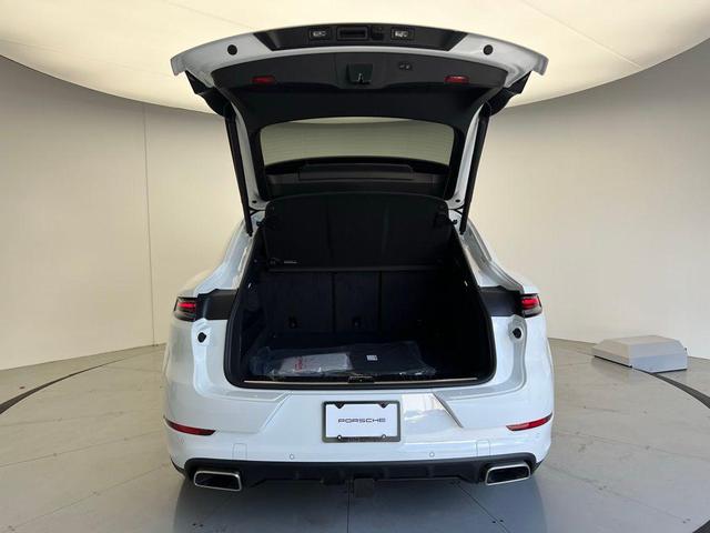 Photo of 2025 White Porsche Cayenne