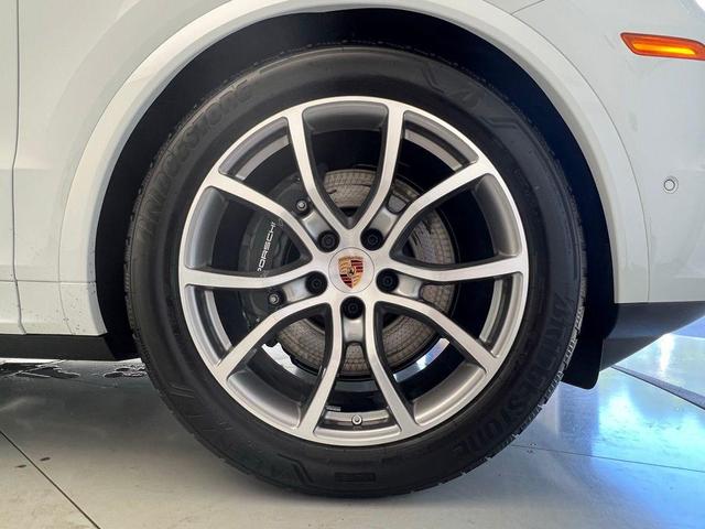 Photo of 2025 White Porsche Cayenne