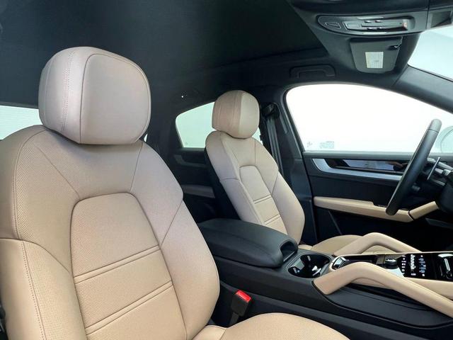 Photo of 2025 White Porsche Cayenne