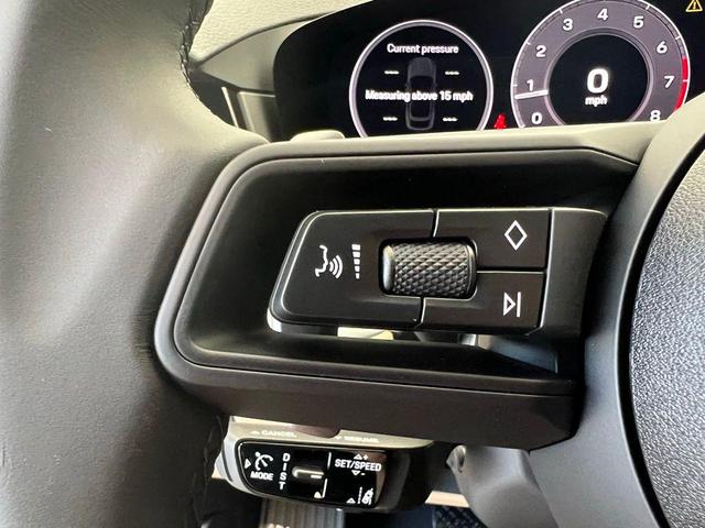 Photo of 2025 White Porsche Cayenne
