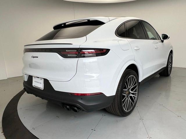 Photo of 2022 Carrara White Porsche Cayenne