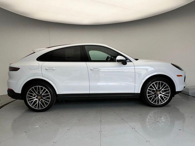 Photo of 2022 Carrara White Porsche Cayenne