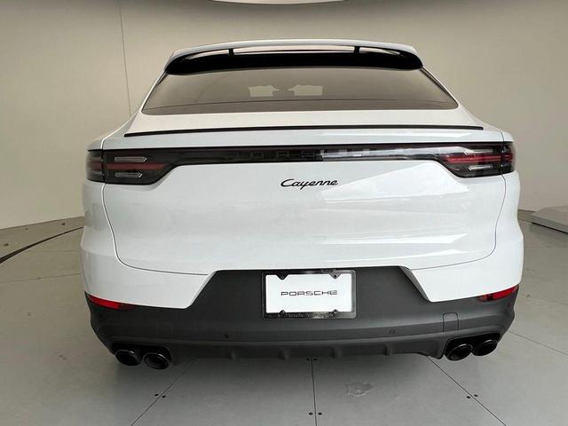 Photo of 2022 Carrara White Porsche Cayenne
