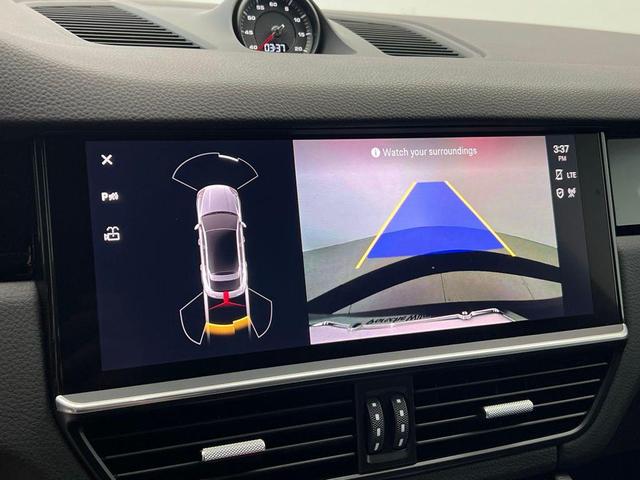Photo of 2022 Carrara White Porsche Cayenne