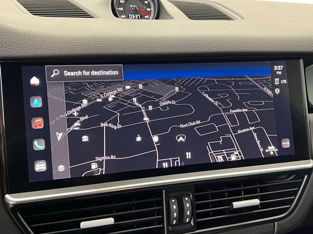 Photo of 2022 Carrara White Porsche Cayenne