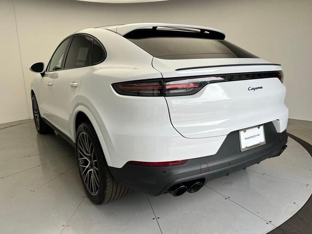 Photo of 2022 Carrara White Porsche Cayenne