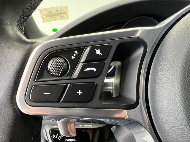 Photo of 2022 Carrara White Porsche Cayenne