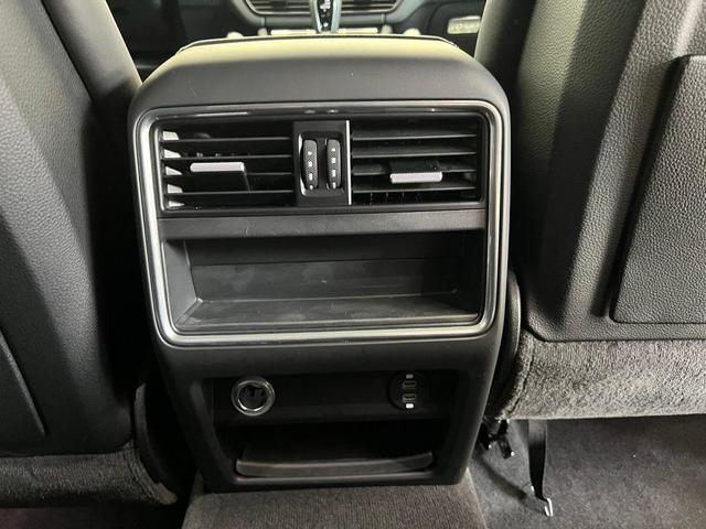 Photo of 2022 Carrara White Porsche Cayenne