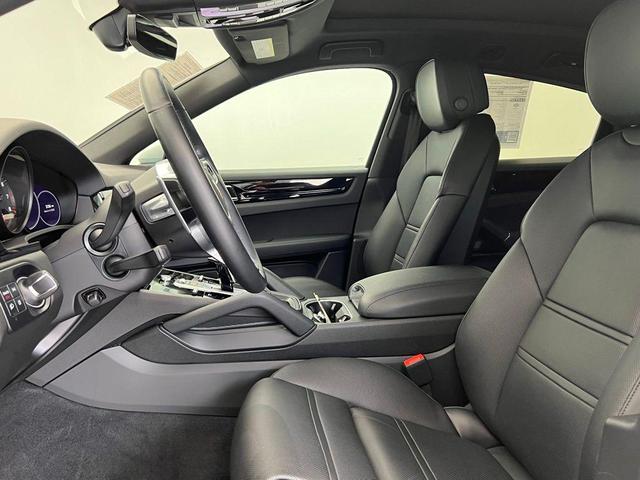 Photo of 2022 Carrara White Porsche Cayenne