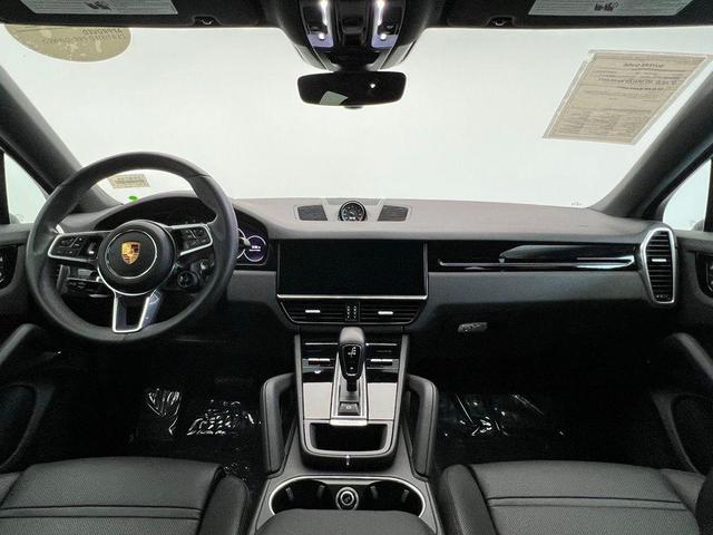 Photo of 2022 Carrara White Porsche Cayenne