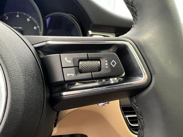 Photo of 2025 White Porsche Macan