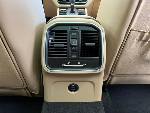 Photo of 2025 White Porsche Macan