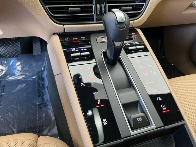 Photo of 2025 White Porsche Macan