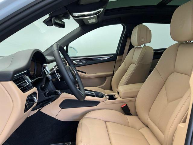 Photo of 2025 White Porsche Macan