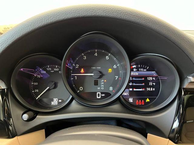 Photo of 2025 White Porsche Macan