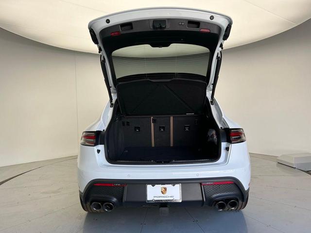 Photo of 2025 White Porsche Macan