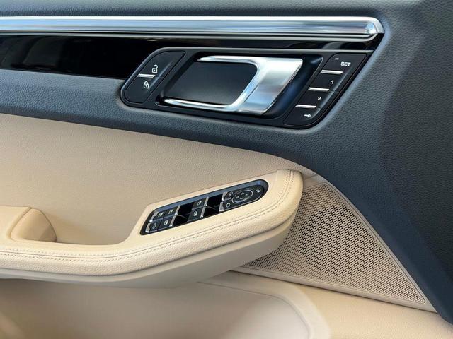 Photo of 2025 White Porsche Macan