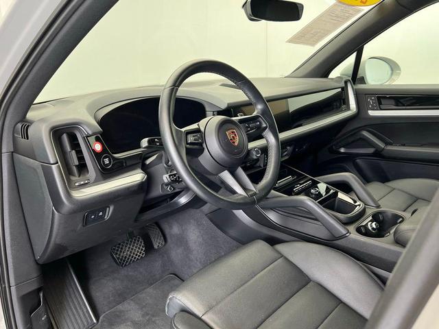 Photo of 2024 Gray Porsche Cayenne