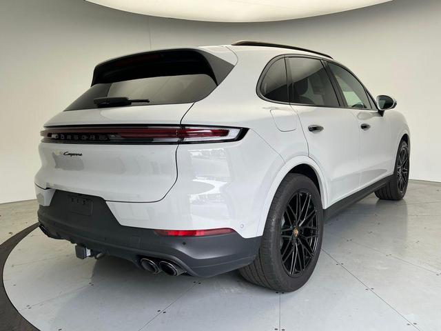 Photo of 2024 Gray Porsche Cayenne