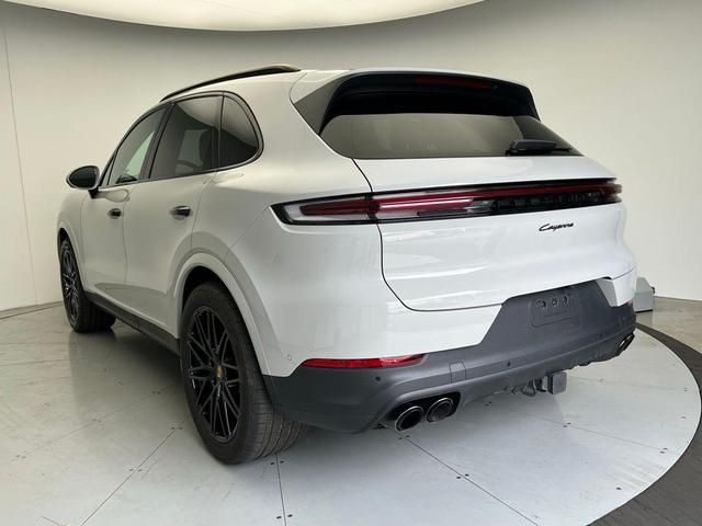 Photo of 2024 Gray Porsche Cayenne