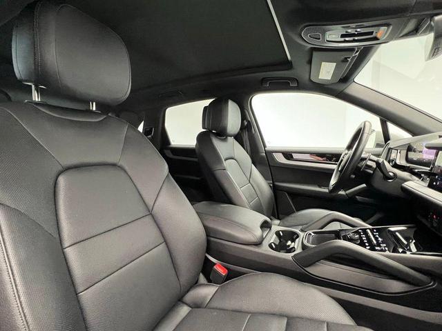 Photo of 2024 Gray Porsche Cayenne