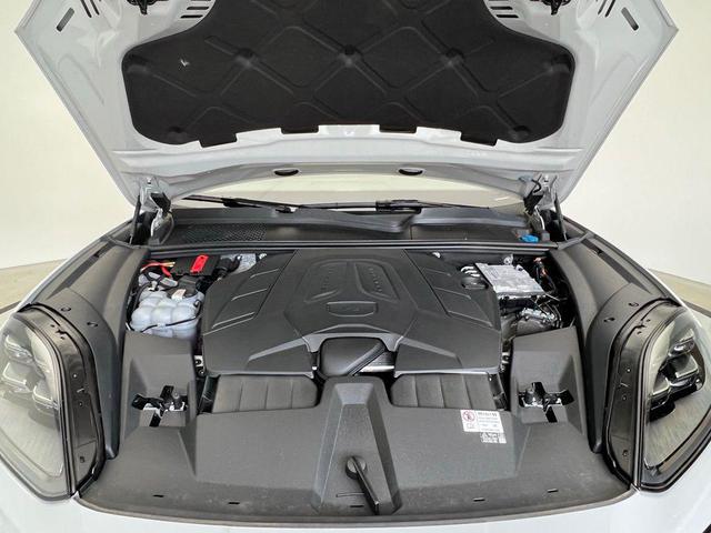 Photo of 2024 Gray Porsche Cayenne