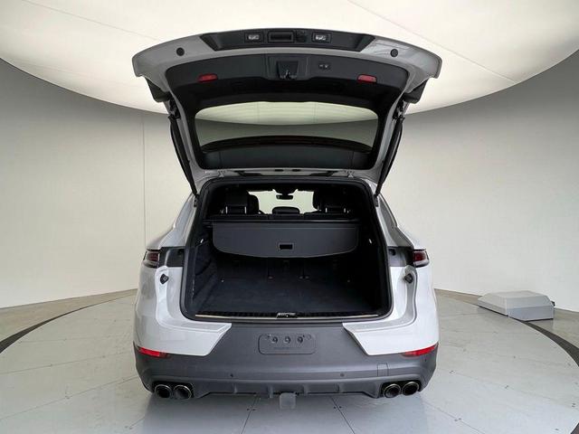 Photo of 2024 Gray Porsche Cayenne
