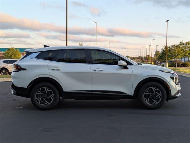 Photo of 2024 Snow White Pearl Kia Sportage