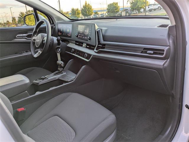 Photo of 2024 Snow White Pearl Kia Sportage