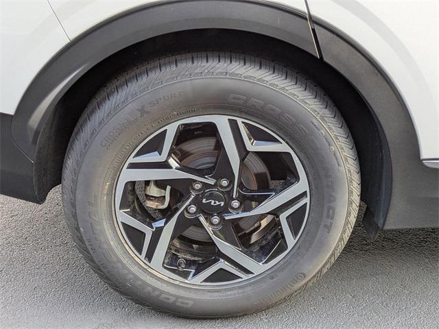 Photo of 2024 Snow White Pearl Kia Sportage