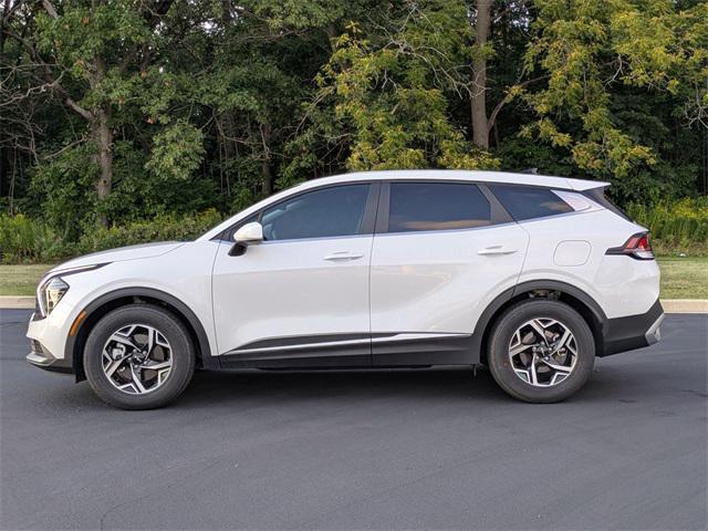 Photo of 2024 Snow White Pearl Kia Sportage
