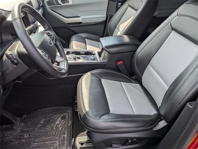 Photo of 2022 Rapid Red Metallic Tinted Clearcoat Ford Explorer
