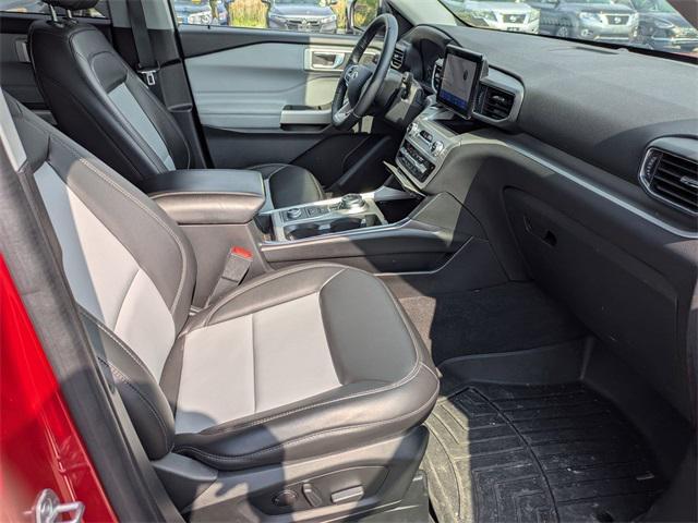 Photo of 2022 Rapid Red Metallic Tinted Clearcoat Ford Explorer