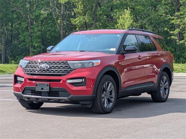Photo of 2022 Rapid Red Metallic Tinted Clearcoat Ford Explorer