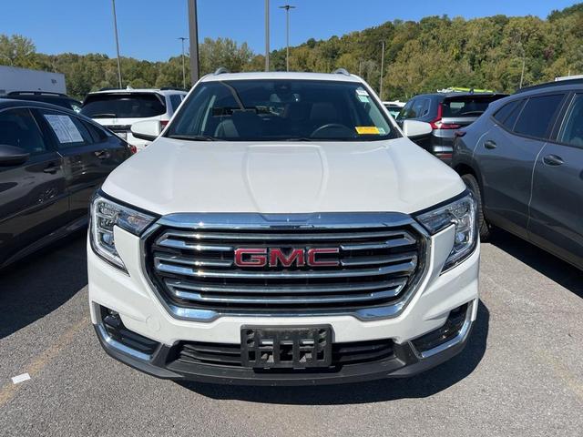 Photo of 2022 White Frost Tri-Coat GMC Terrain