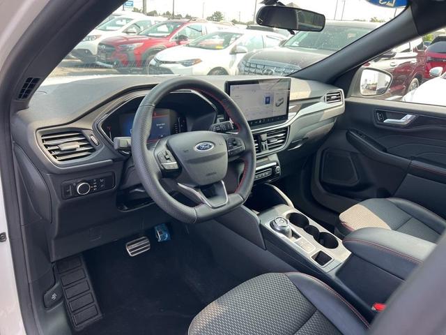 Photo of 2023 Star White Ford Escape
