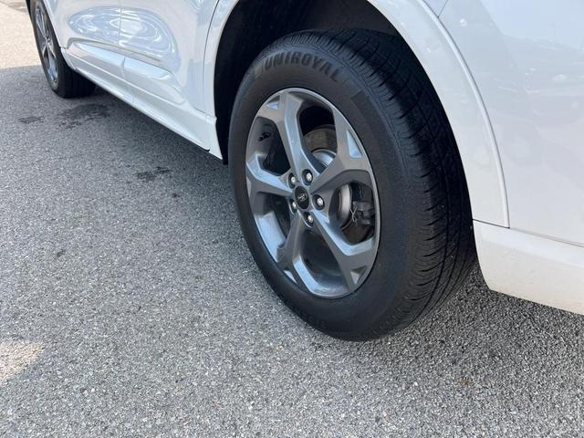 Photo of 2023 Star White Ford Escape