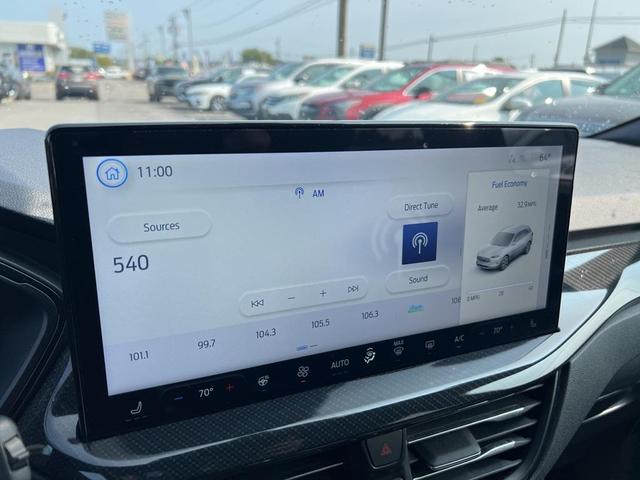 Photo of 2023 Star White Ford Escape