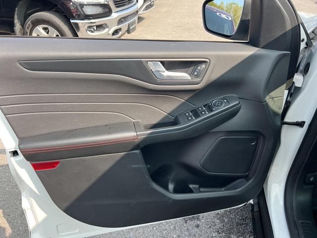 Photo of 2023 Star White Ford Escape