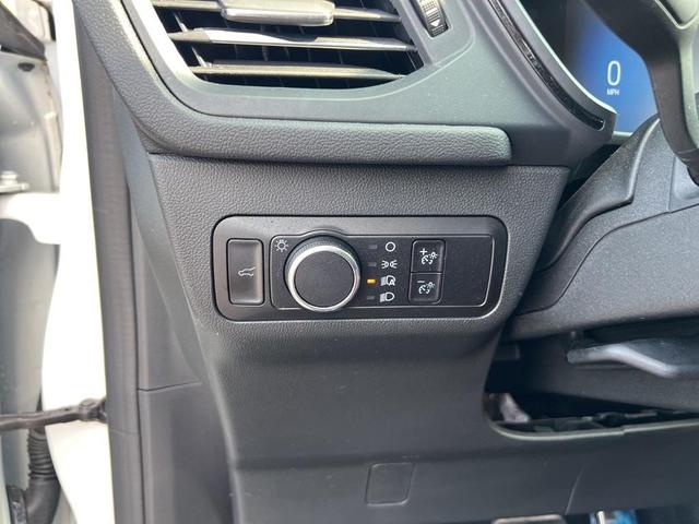 Photo of 2023 Star White Ford Escape
