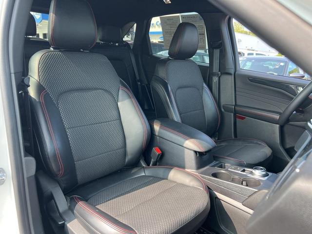 Photo of 2023 Star White Ford Escape